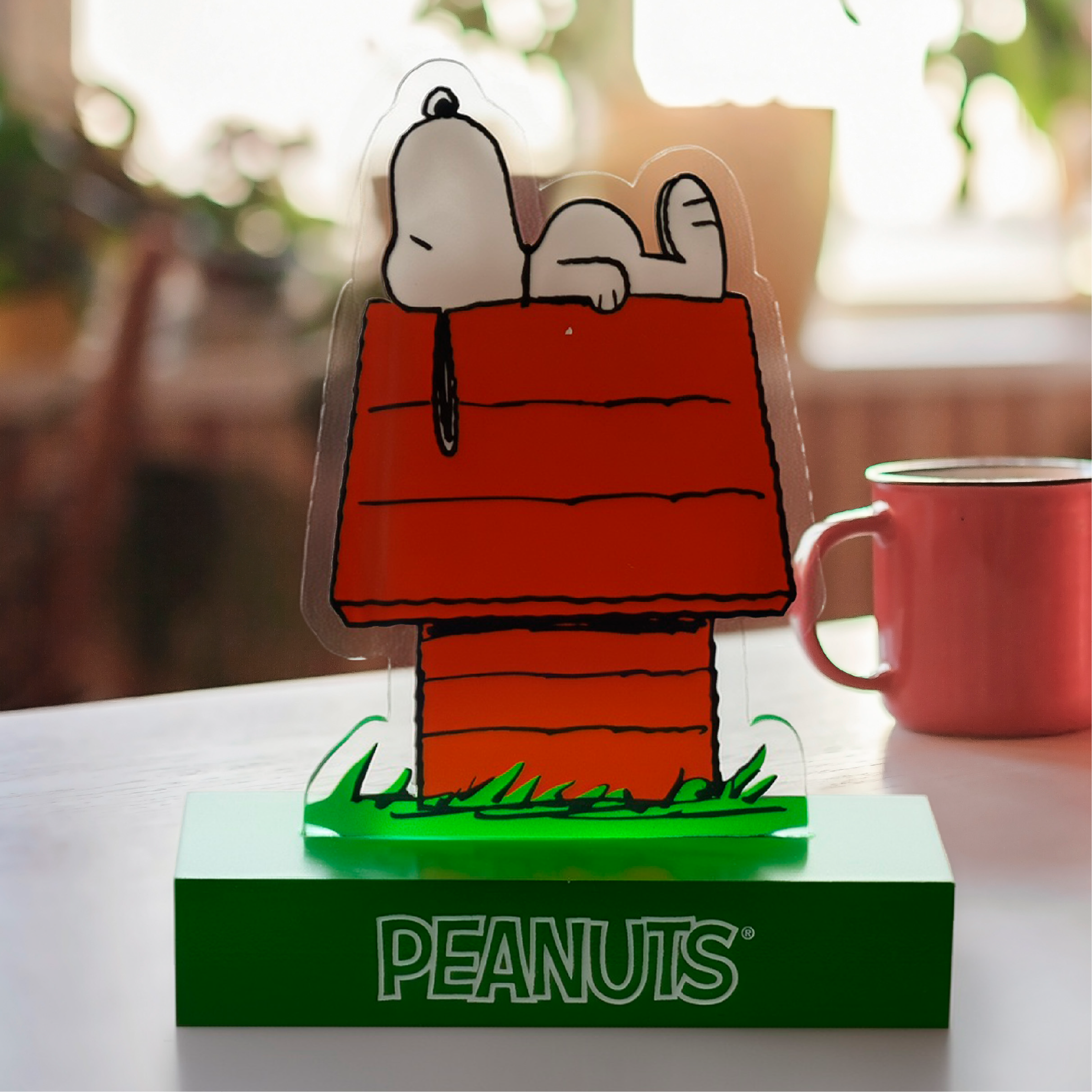 Peanuts Snoopy's Doghouse LED Illuminated Acrylic Tabletop Light, 6 Inch