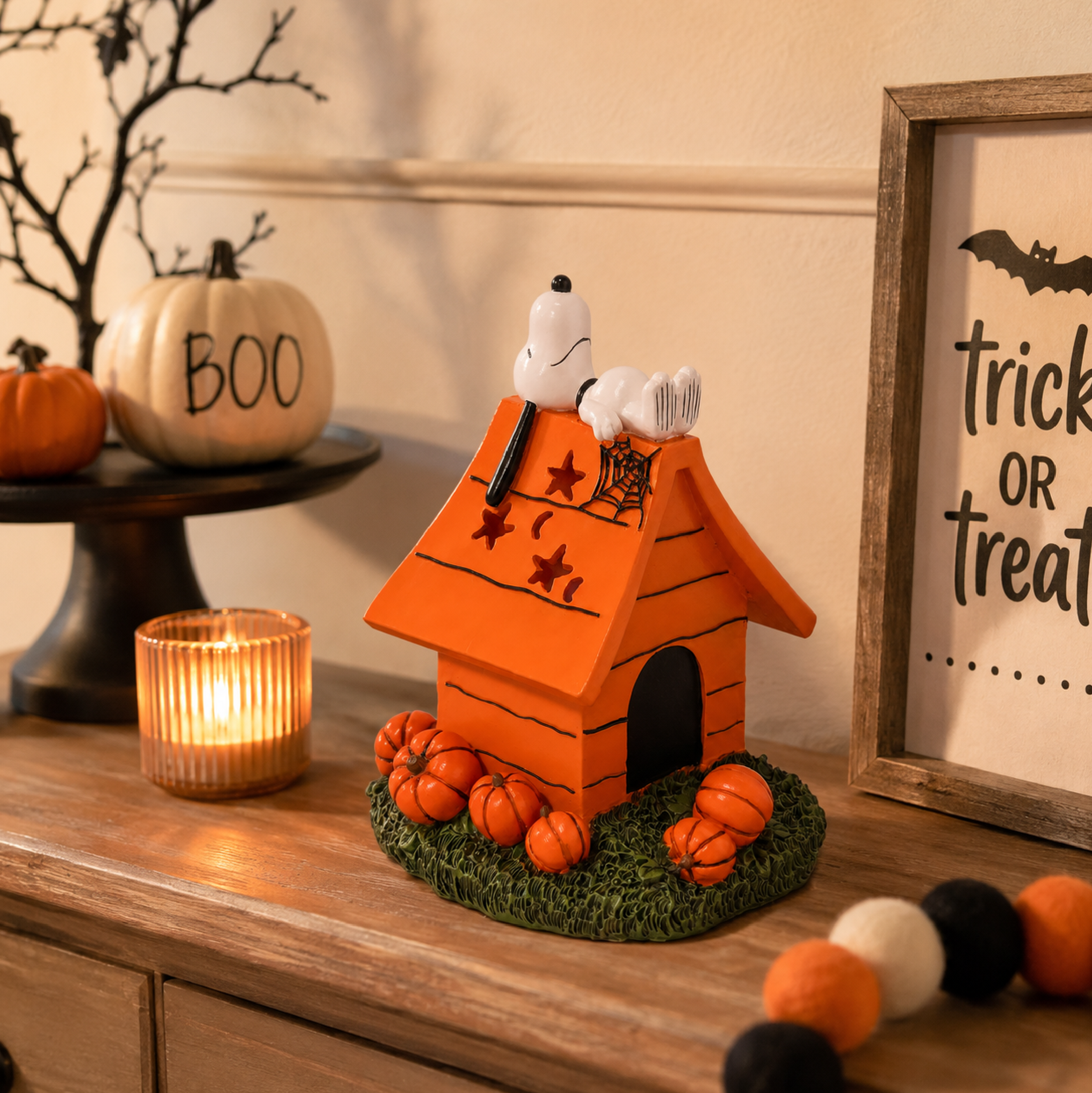 Peanuts Snoopy Great Pumpkin Doghouse LED Halloween Tabletop Decor, 7 Inch